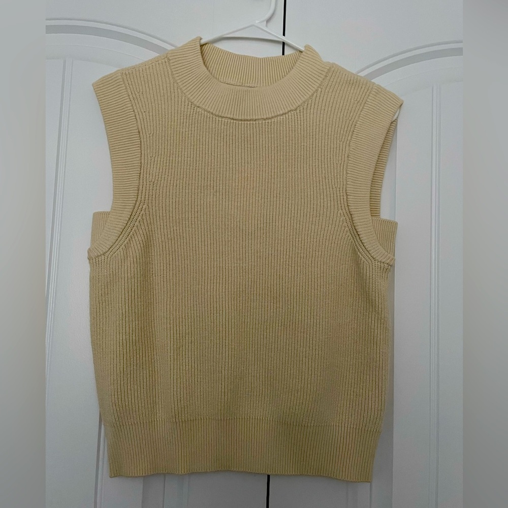 A new day knit sleeveless less top